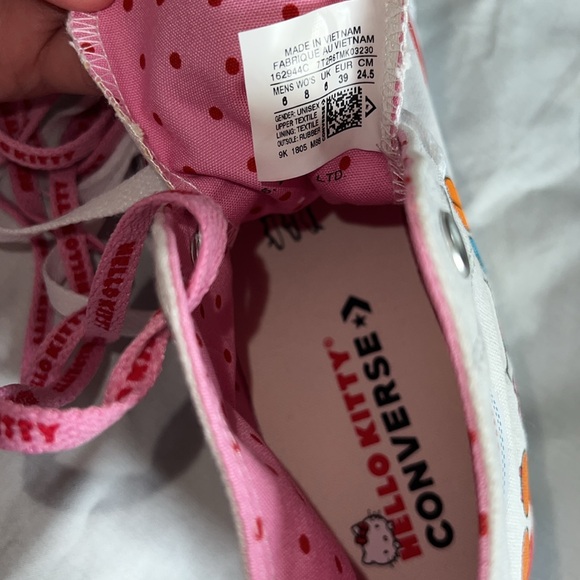NWOT Converse Chuck Taylor All Star HI Hello Kitty® Friends Sneaker-White - Picture 10 of 16